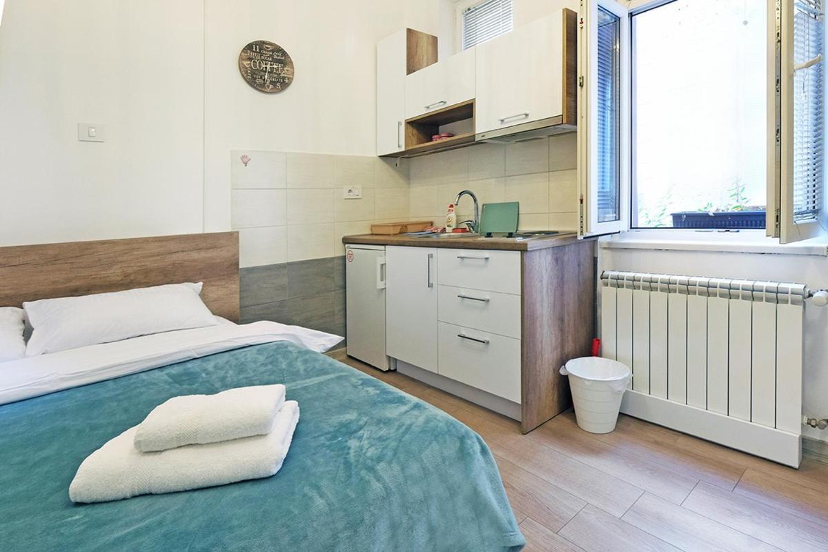 Ikar Apartments Belgrad Rum bild